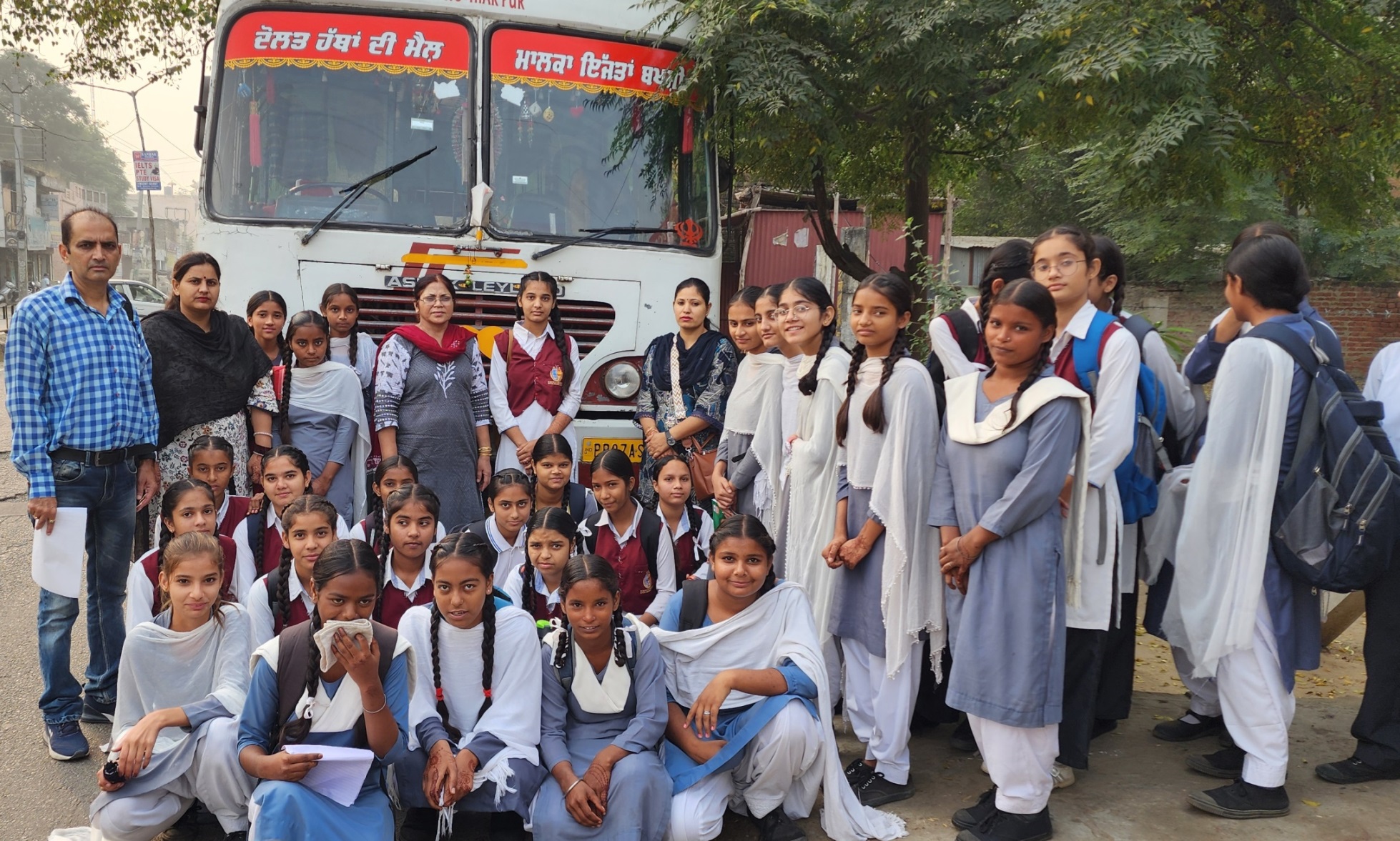 सरकारी सीनियर सेकेंडरी स्कूल गढ़शंकर के विद्यार्थियों का शैक्षणिक दौरा साइंस सिटी के लिए रवाना हुआ।